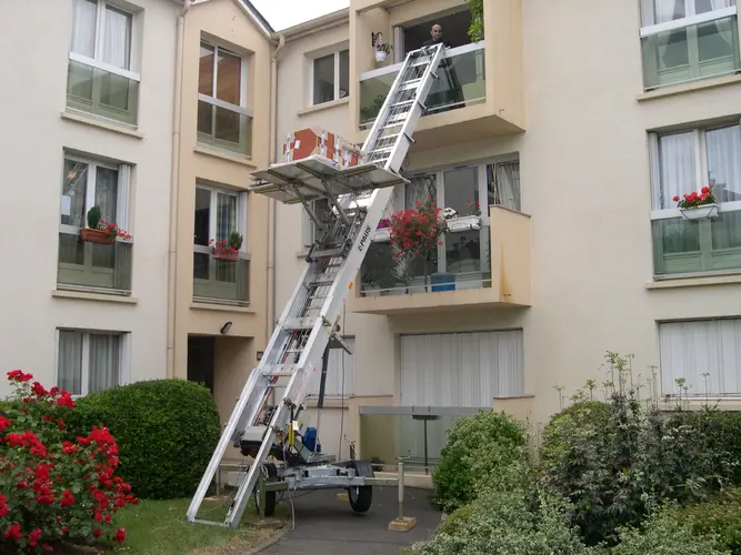 Les éventuels suppléments (monte-meubles, portage long).